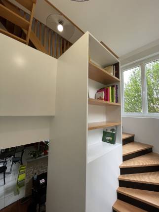 Bibliothèque du grand meuble dans l'escalier (Essonne 91)