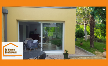 Une extension élégante qui s’ouvre sur le jardin, pour un espace de vie agrandi et harmonieux.