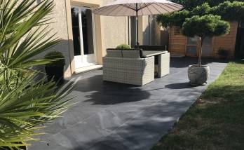 Terrasse avec carrelage effet ardoise