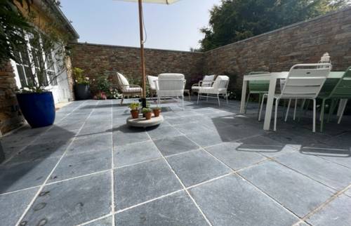 La terrasse avec son dallage