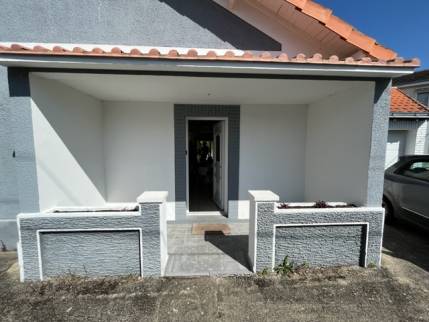 Entrée de maison avant travaux de création d'un sas fermé - Nantes (44000)