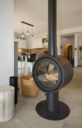 zoom sur le très joli poêle à bois