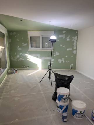 Travaux de décoration intérieure avec peinture décorative murale en cours - Montélier 26120