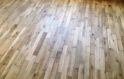 Parquet massif à refaire à Bagnols-en-Forêt