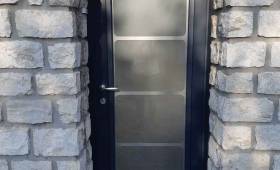 Porte alu, vitrage dépoli