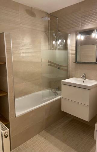 Salle de bain rénovée à Bouc-Bel-Air (13)