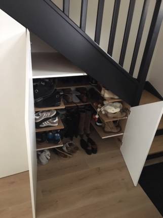 Meuble à chaussures dans un placard sur mesure sous l'escalier - Nantes 44