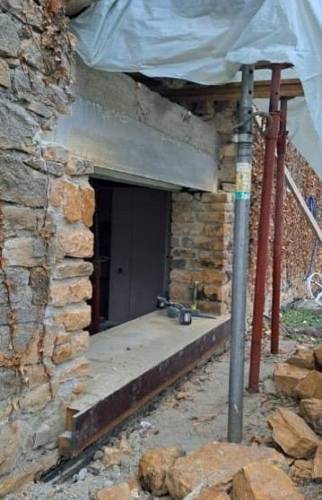 travaux d'ouverture du mur en pierre avec pose d'IPN