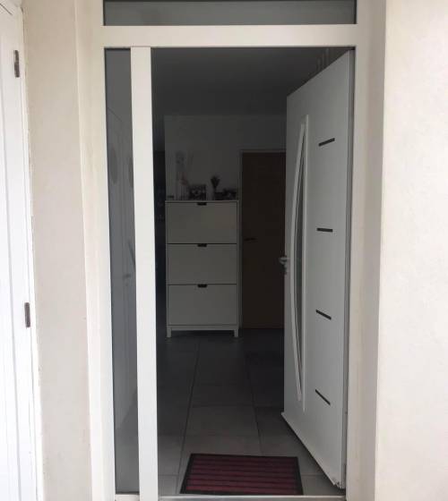 Une entrée propre et lumineuse