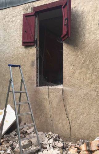 pendant la rénovation de la fenêtre