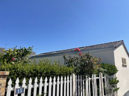 Extension de maison depuis la rue (Luc-sur-Mer 14530)