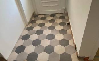 Rénovation de maison à Trilport (77470) avec entrée en parquet et carrelage mix match