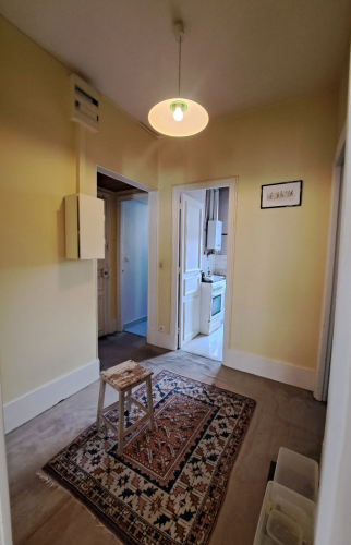 Parquet en bois massif avant rénovation