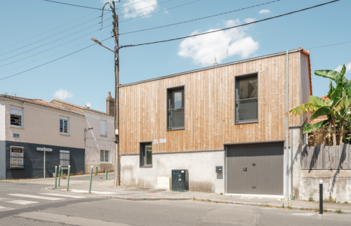 Surélévation d'une maison pour créer un commerce et deux logements à Vertou - Rénovation terminée : vue extérieur