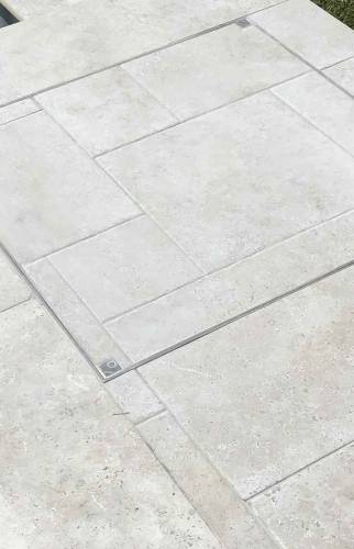 Trappe étanche d'accès au moteur du volet de piscine immergé