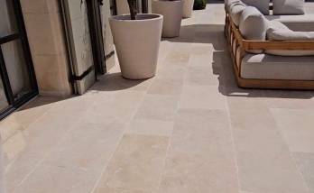 terrasse en pierre naturelle