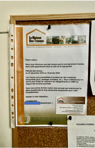 Affichage d'avertissement destiné au voisinage 