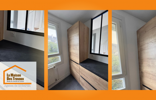 Cuisine rénovée à Quimper avec verrière et rangements bois sur-mesure. Projet signé Michel Le Donge, courtier en travaux.