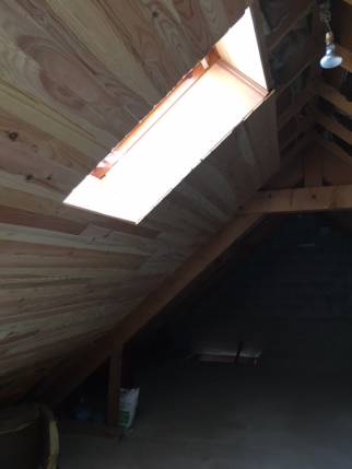 Ancienne fenêtre de toit avant travaux de rénovation et d'aménagement - Nantes 44