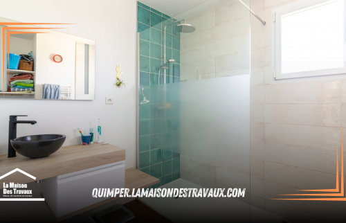 Rénovation globale à Treffiagat : cuisine, salle de bain et salon modernisés