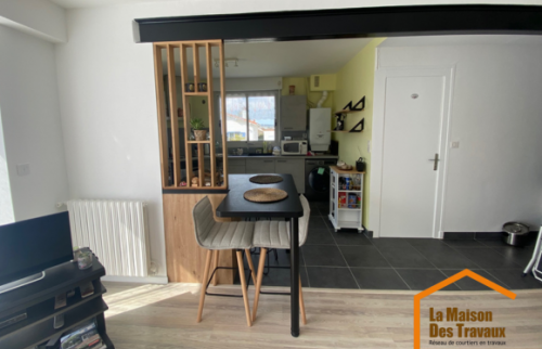 Vue du salon ilot central avec claustra APRES