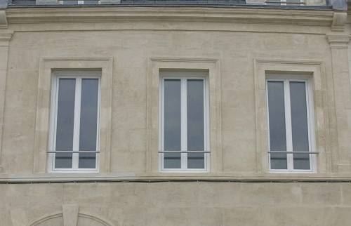 Restauration de façade (en pierre de taille) à Luc sur Mer (côte de Nacre, proche Ouistreham)