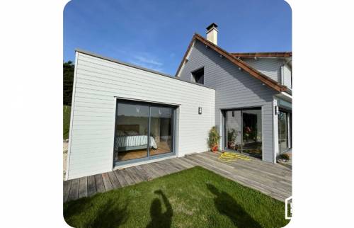 Extension en bardage gris clair