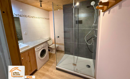 rénovation appartement Beaufort, La Maison des Travaux Albertville, parquet massif Savoie, bardage bois intérieur, rénovation salle de bains