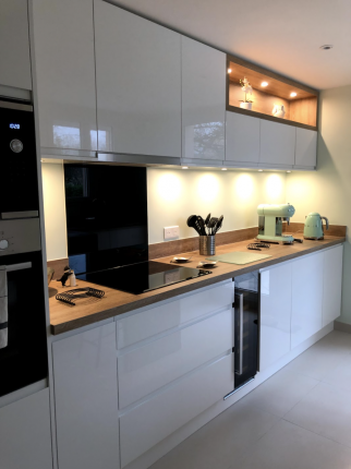 Rénovation d'une cuisine avec niche éclairée 91