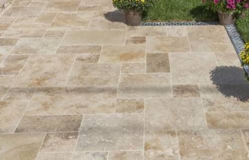 APRES terrasse en travertin Opus 3