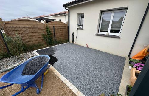 Espace barbecue sur dalle alvéolaire – jardin à Bressols (82)