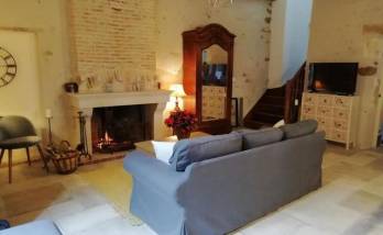 rénovation du salon avec cheminée et pierres apparantes