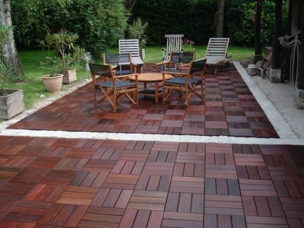 Pose d'une terrasse en dalle bois