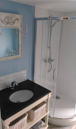 Vue d'ensemble douche et meuble vasque