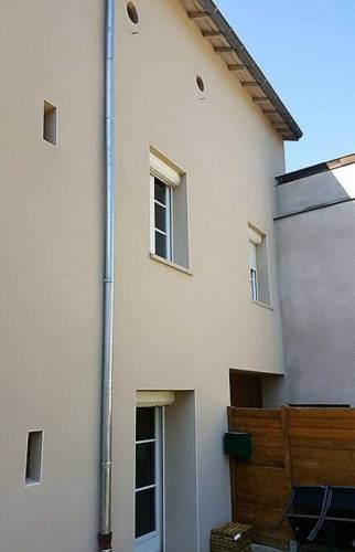 Ravalement d'une Façade en Pisé - Lyon / Francheville