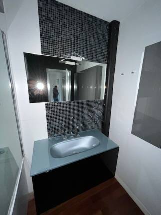 Ancienne salle de bain dans un appartement avant rénovation intérieure - Nantes 44