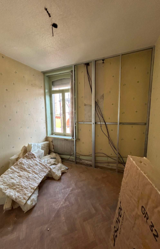 Pose des supports rails et passage des circuits électriques 