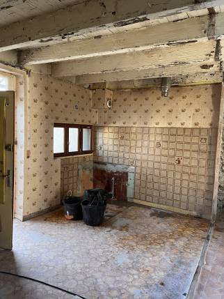 Entrée avant travaux de rénovation de maison ancienne - Glun 07300