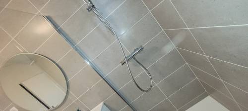 Salle de douche Rdc - Détail faïence et douche