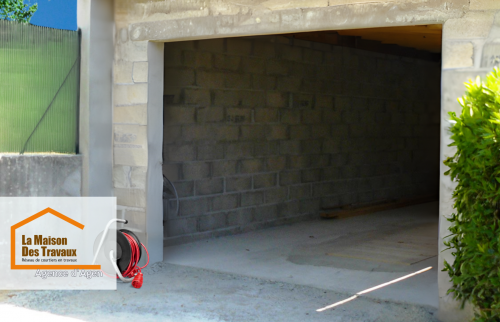 Rénovation de garage à Duras – Extension en parpaings avec ouverture sur mesure pour un nouvel espace fonctionnel. Courtier : La Maison Des Travaux Agen.