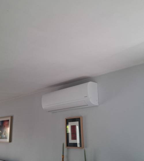  Installation de climatisation réversible dans la pièce de vie d'une maison - Meximieux 01800
