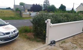 Portail coulissant aluminium motorisé