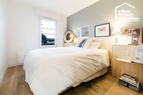 2ème chambre avec tête de lit sur mesure
