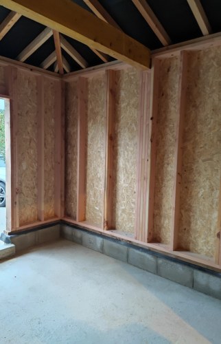 Construction de l'ossature bois pour une extension de maison à Rives