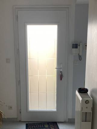 Rénovation d'une porte d'entrée, maison située à Ecully (69130) : ancienne porte avant remplacement