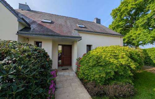 Isolation thermique par l’extérieur terminée entrée maison