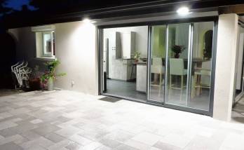 Extension véranda avec toiture tuiles et terrasse xtérieure grès cérame - Pontoise - 95000 -