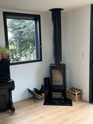 Pose d'un poêle à bois dans l'extension de maison - Nantes 44
