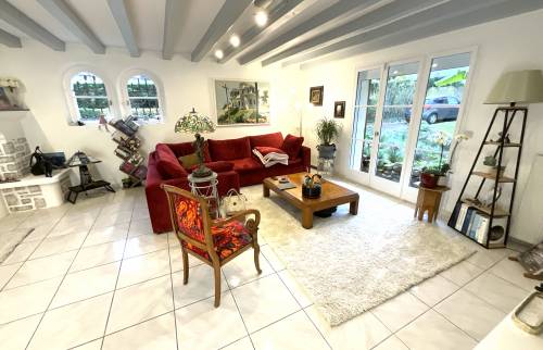 Rénovation salon poutres grises 