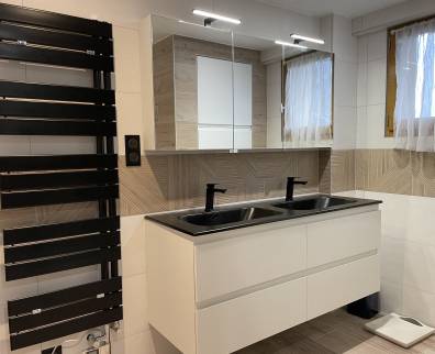 nouveau meuble vasque et nouveau sèche-serviette